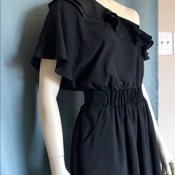 One shoulder black dress - Picture 3 of 9